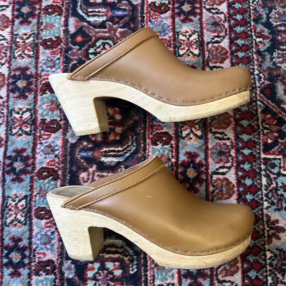 No. 6 Women’s Tan Leather Old School Clog Heels Size 39
